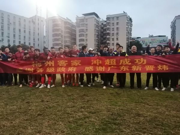 把美女脱得光溜溜挠痒痒